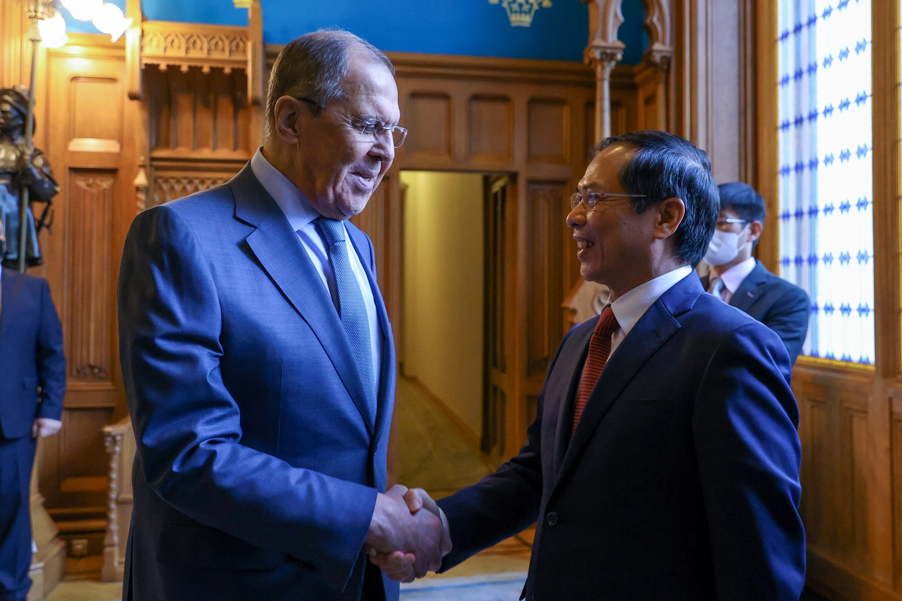 vna-potal-bo-truong-ngoai-giao-bui-thanh-son-hoi-dam-voi-bo-truong-ngoai-giao-nga-sergei-lavrov-5690535-1632908508.jpg