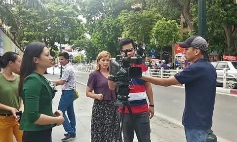 Nhà báo Terry Anzur: Truyền hình là một “cuộc trò chuyện phóng to”