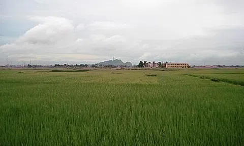 Núi Cánh Diều và Nhà máy Điện Ninh Bình