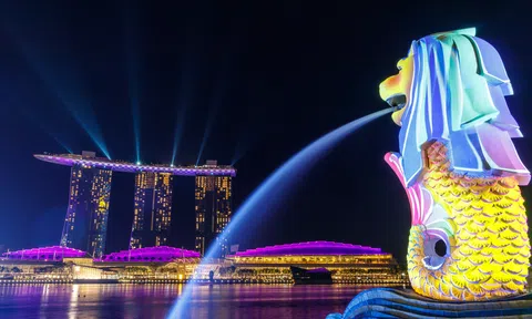 Kinh tế Singapore từng bước "sống chung" với COVID-19